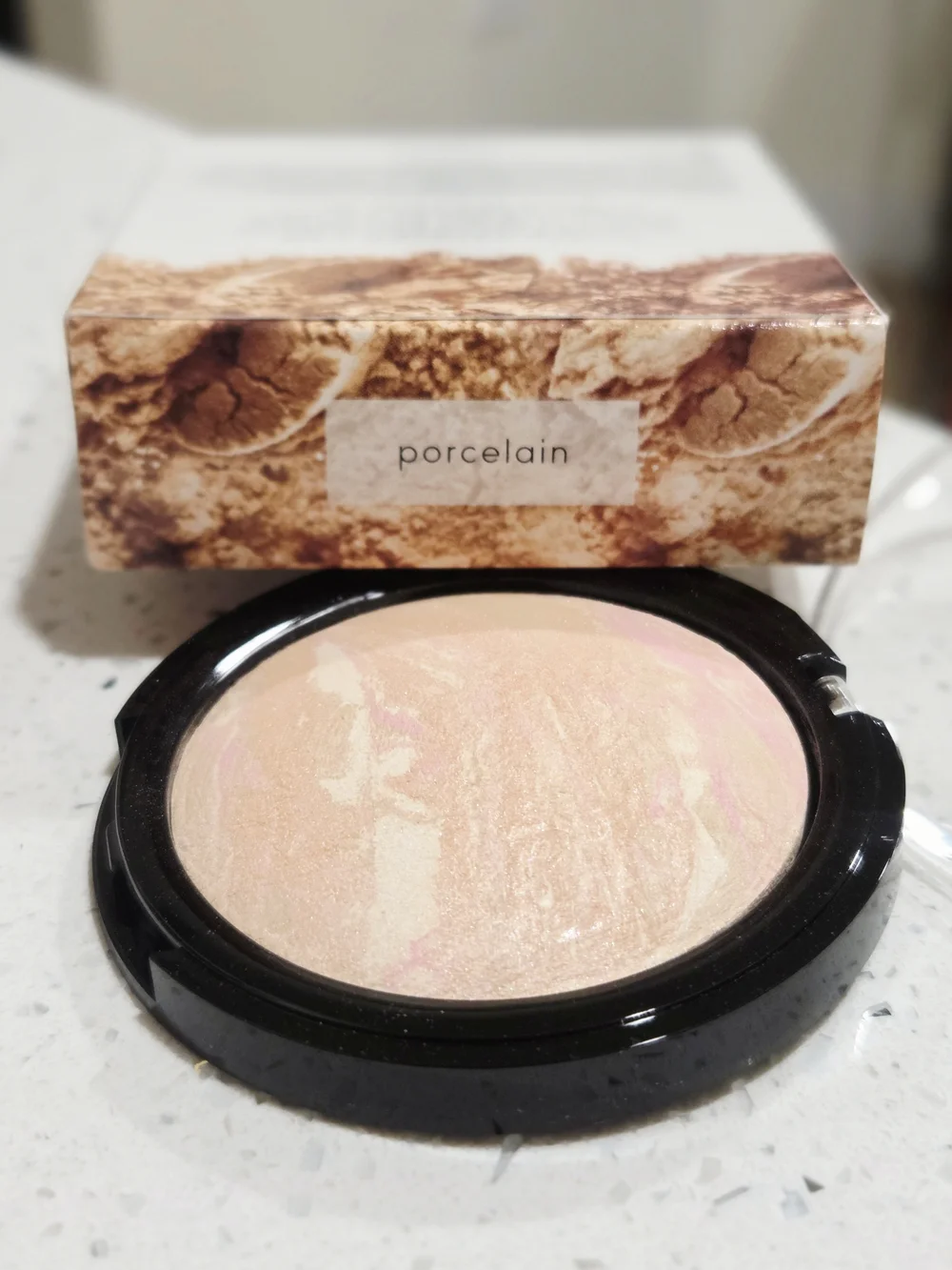 Laura Geller Baked Balance-N-Glow Illuminating Foundation - PORCELAIN